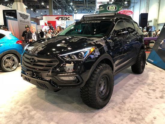 驾驶的能力,而车辆格栅则采用了与伊兰特改装车相同的全黑处理方式