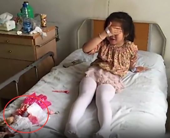 孩子总说屁股痒痒的很不舒服,家人带孩子看医生后,觉得十分意外