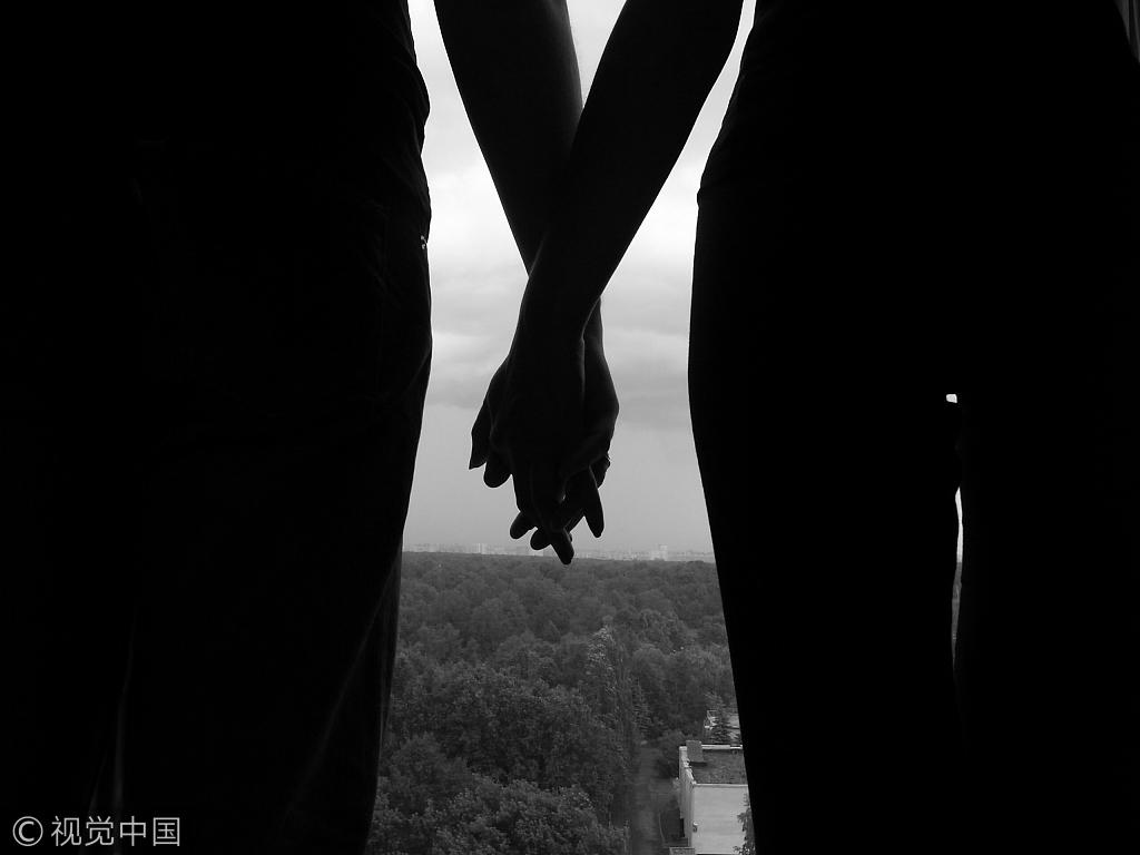 当陪你的人要下车时,即使不舍也该挥手道别