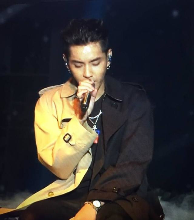 吴亦凡深圳生日会 吴亦凡实力模仿粉丝捂脸哭 太可爱了