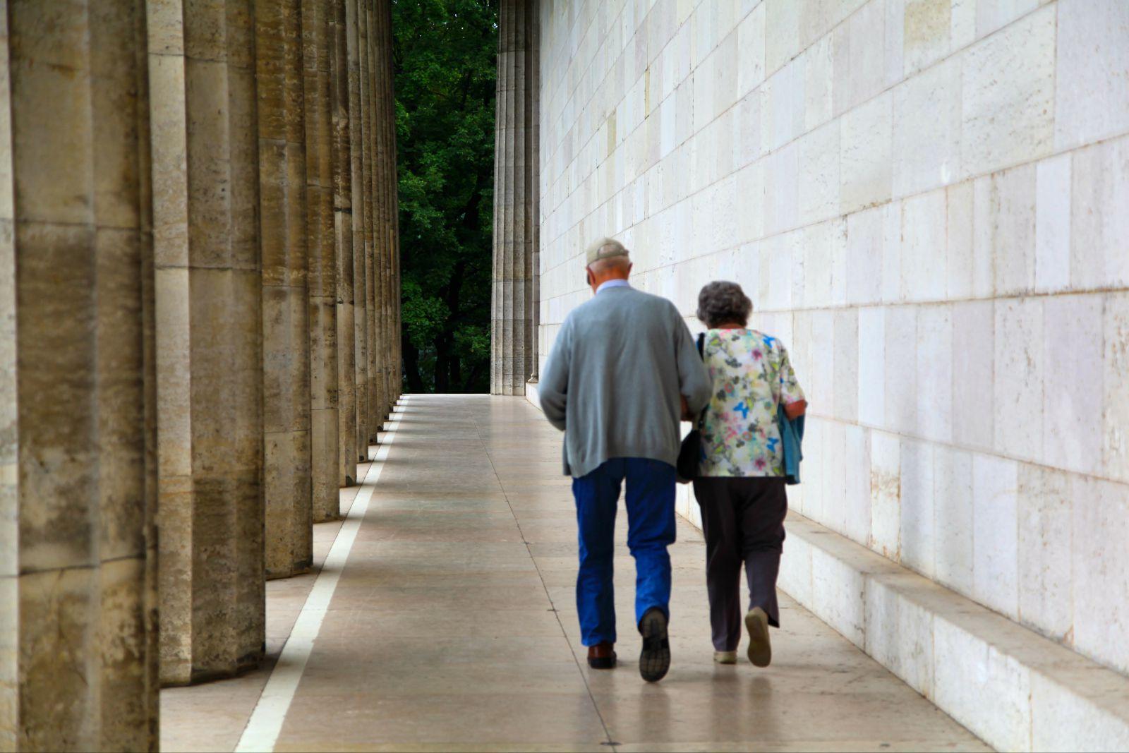 结婚三年他两次出轨,他出差被车撞,我终于解脱了
