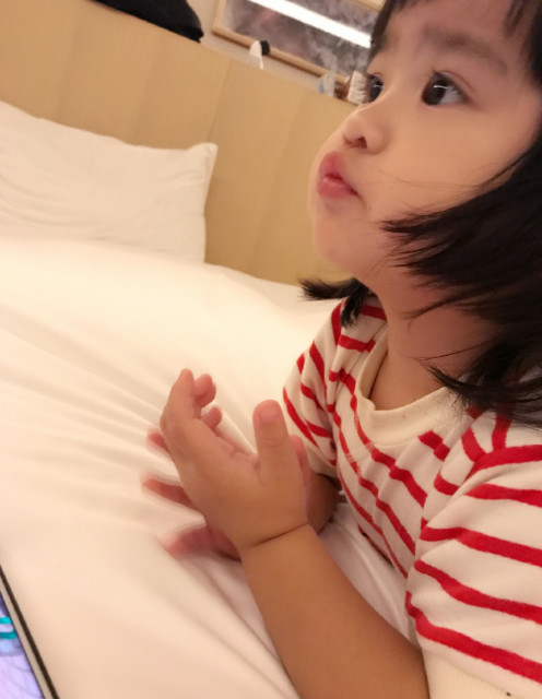 饺子终于没有扎辫子了,嘟嘴卖萌超可爱