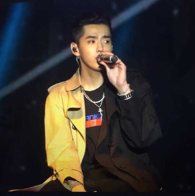 吴亦凡深圳生日会 吴亦凡实力模仿粉丝捂脸哭 太可爱了