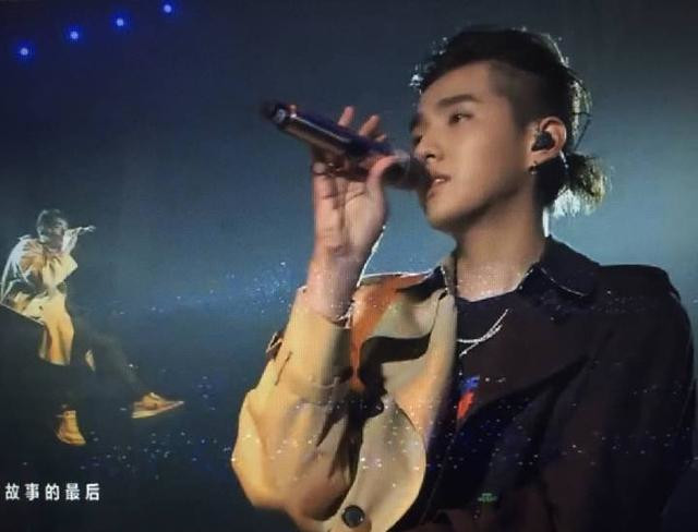 吴亦凡深圳生日会 吴亦凡实力模仿粉丝捂脸哭 太可爱了