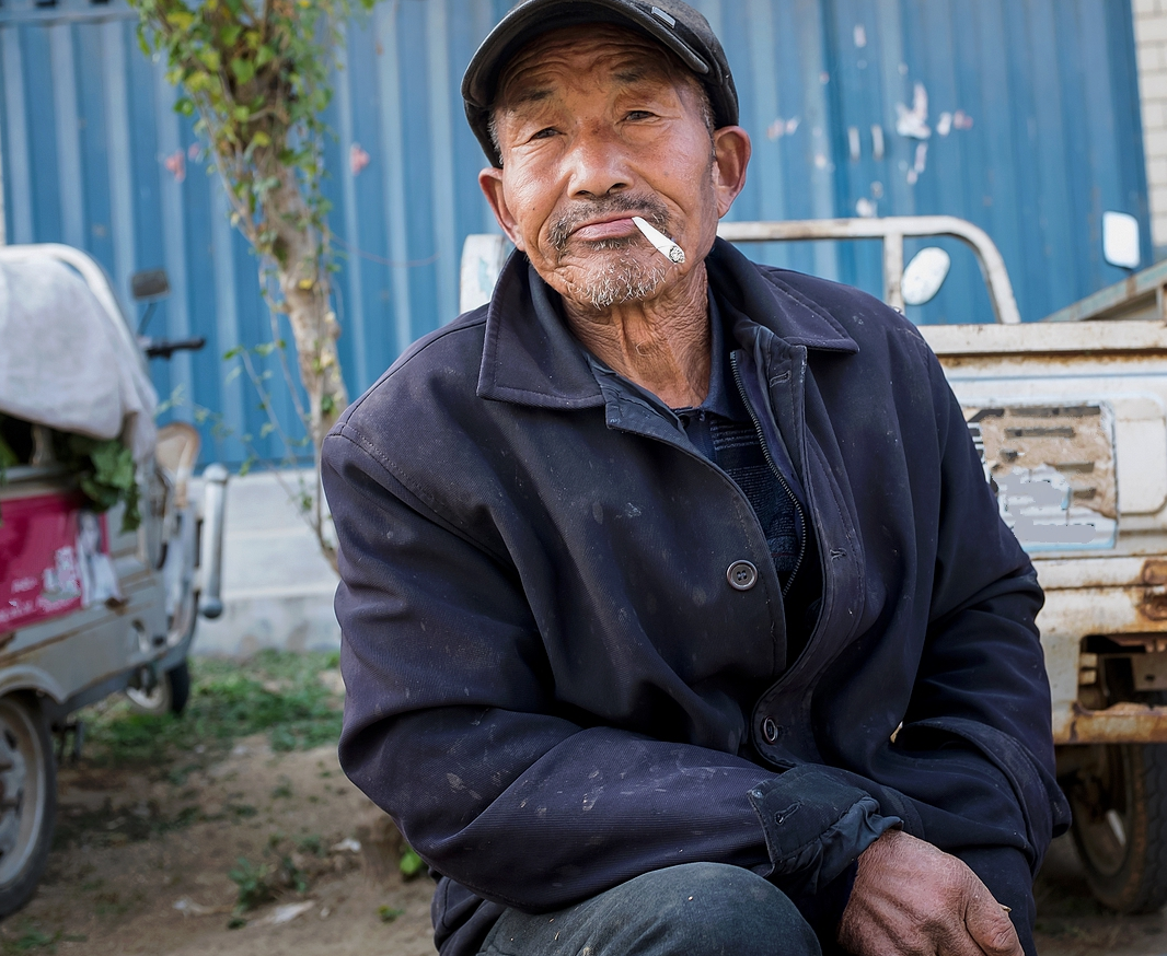 大集上卖这些手工家伙什的都是上年纪的人,老人说这些东西年轻人不会