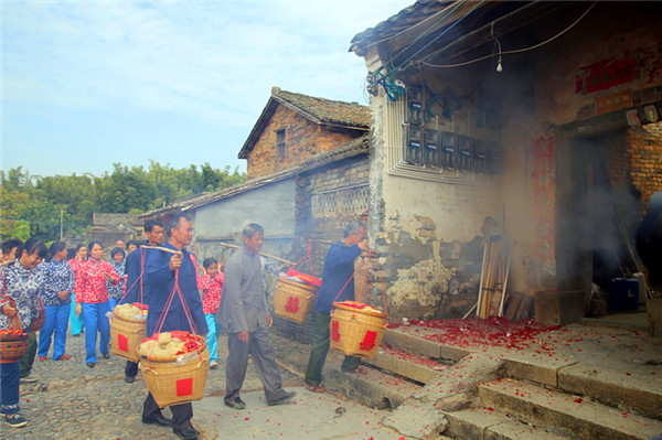 河源苏家围再现客家人传统做客习俗,呼吁注重乡村亲情