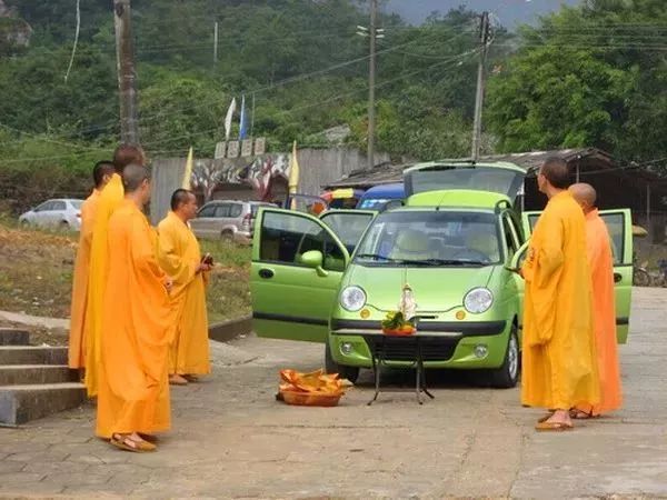 提新车后6个令人哭笑不得习俗！你有没有中枪？