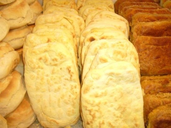 焙子 粥/汤/豆浆 焙子配粥或配豆浆或粉汤 刚出炉的新鲜焙子旁边总有