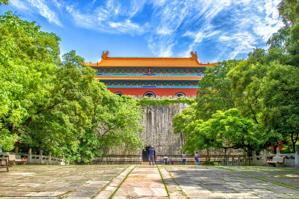 朱元璋陵就摆在那里,600年来却无人能盗,就连孙殿英也摇头叹息