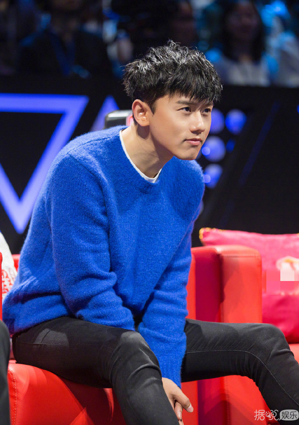 张杰顶着原谅色发型走秀网友看呆了忘了大张伟的下场吗