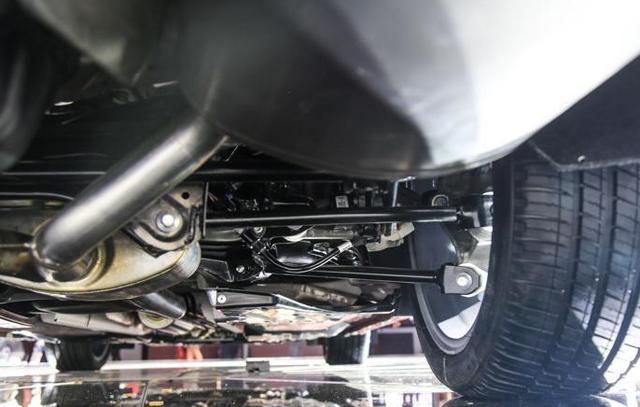 新增后轮转向技术,广汽讴歌新款轿车搭载黑科技,跟bba抢饭碗!