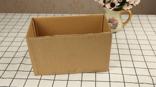 网购之后废旧快递纸箱我不扔,改一改放家里,超实用又变废为宝