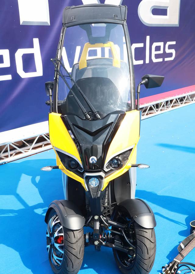 adivaad1200大黄蜂现身轻盈顶蓬三轮摩托车现身香港摩托车节