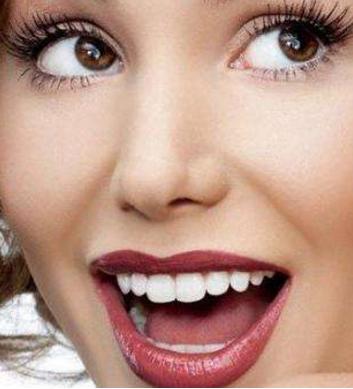 教你美白牙齿小方法,这样的白牙你也可以有