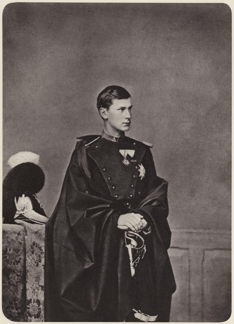 一个非常现实的问题是:子嗣单薄的巴伐利亚王室需要继承人.