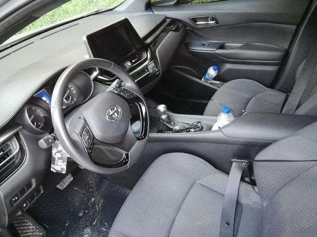 街头偶遇丰田chr实拍预128万起售