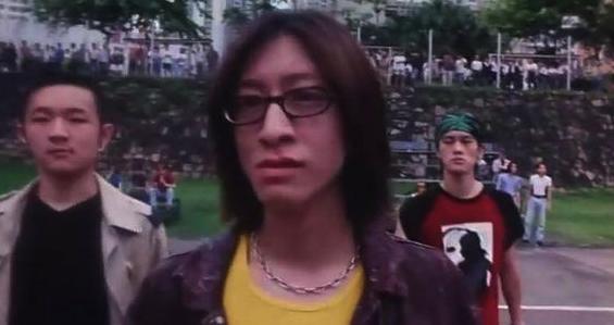 古惑仔肥尸哥被撞破带情妇逛街吃饭还十指紧扣选购物品