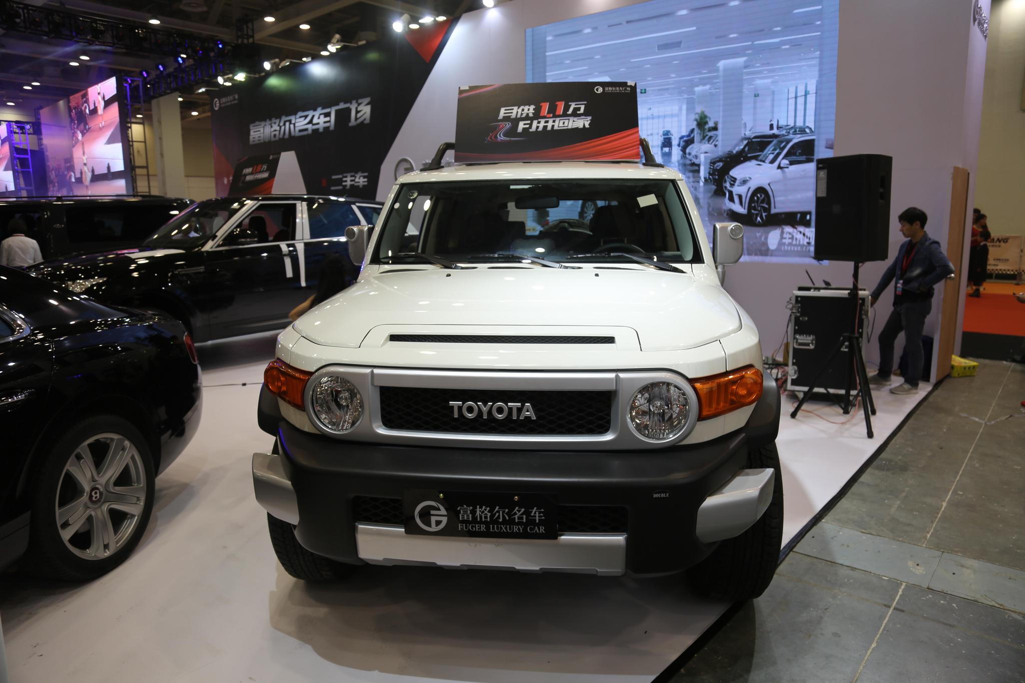 丰田fj酷路泽jeep大切诺基都是60万级别越野车你选谁