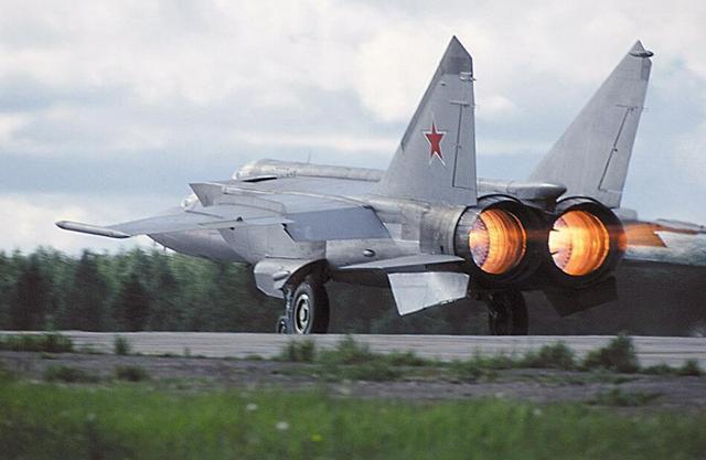 这枚导弹尝试了一次,结果飞行员懵了|战机|米格-25|空空导弹_新浪新闻