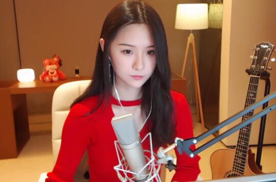 数据实锤:扒一扒到底是不是阿冷带动了斗鱼. 来