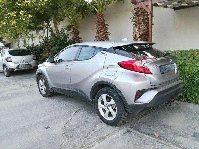 也推出了旗下的首款小型suv-丰田chr车型,前不久,在香港工作的刘先生