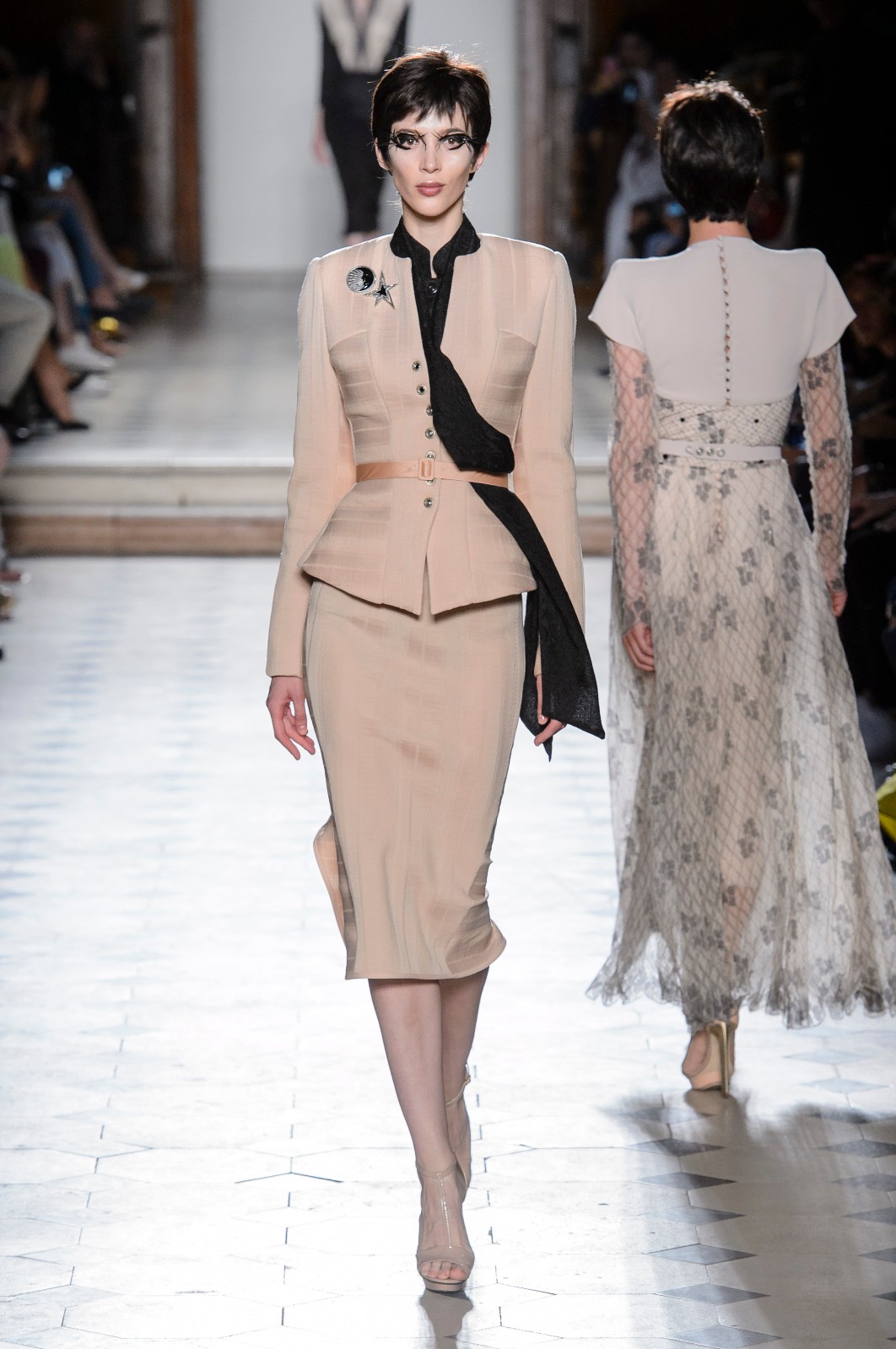 2018秋冬巴黎julienfournie高级定制女装发布会_新浪看点