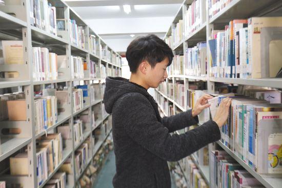 学业重要还是工作经验重要?大学生是否该利用业余时间兼职赚钱?|兼职|大学生|赚钱_新浪新闻