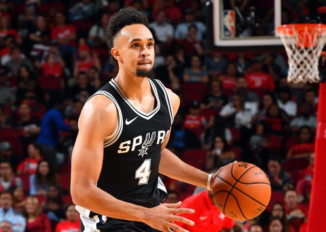 马刺后卫德里克-怀特右手腕骨折 归期未定