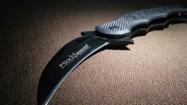 6767看过战狼2这部电影的战友一定对冷锋在非洲遇到暴动的时候,手