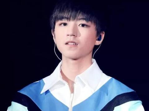 王俊凯现身北电食堂,与同学搭伙吃食堂,孤立传