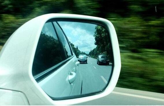 后视镜调到什么位置,行车才最安全