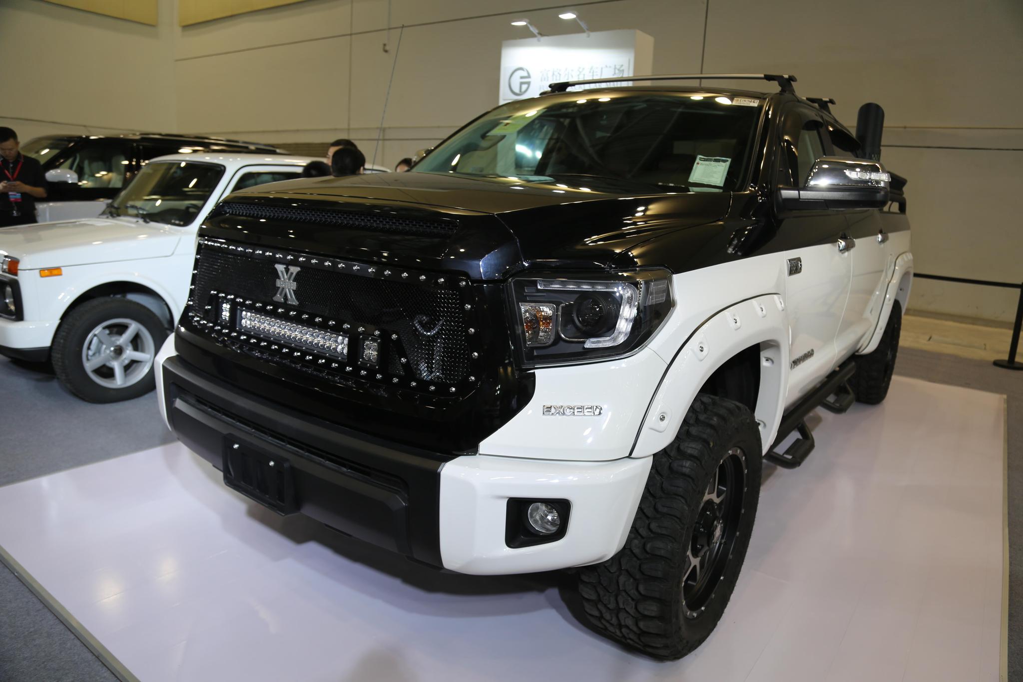 丰田坦途tundra50万级别越野皮卡霸气改装车展实拍