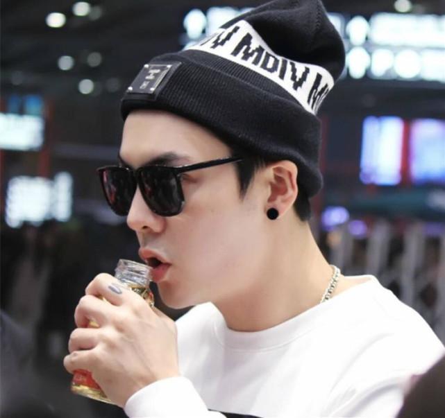陈伟霆的帽子真的多,这次的这顶帅不帅?