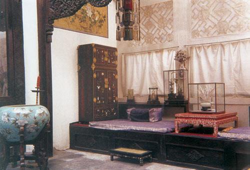 慈禧太后生前命人在寝宫中打造了一个单独的房间,除了她的贴身太监