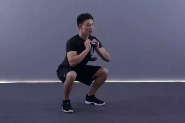 【动作教学】哑铃酒杯深蹲