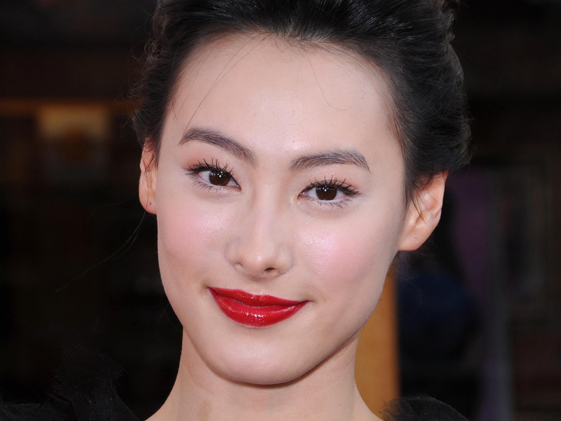 她22岁为李嘉诚生下3个孙子只得5亿分手费如今才28岁无人敢娶