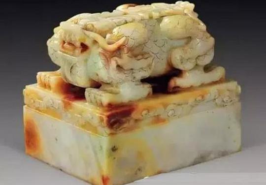 统一之后,让李斯负责制作的,上面写有"受命于天,既寿永昌"八个字,是