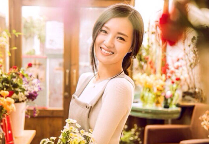 傅晶她没整容前像郑爽 大器晚成凭借李小晚一角走红