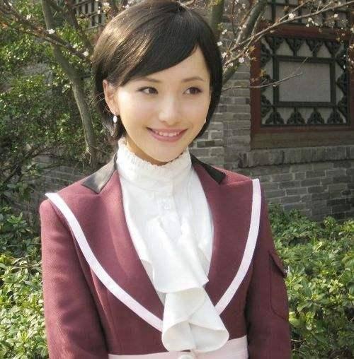 杨幂工作室第一解约的艺人出道十年难火还曾跟杨幂是闺蜜