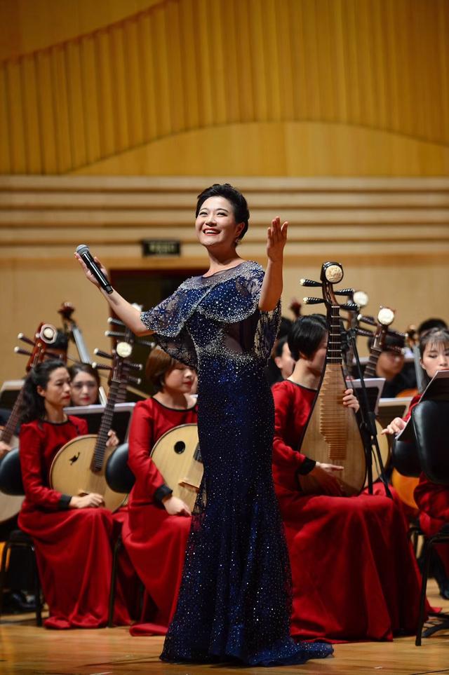 王园园:天生好嗓子,23岁成主唱今晚再唱《红楼梦》