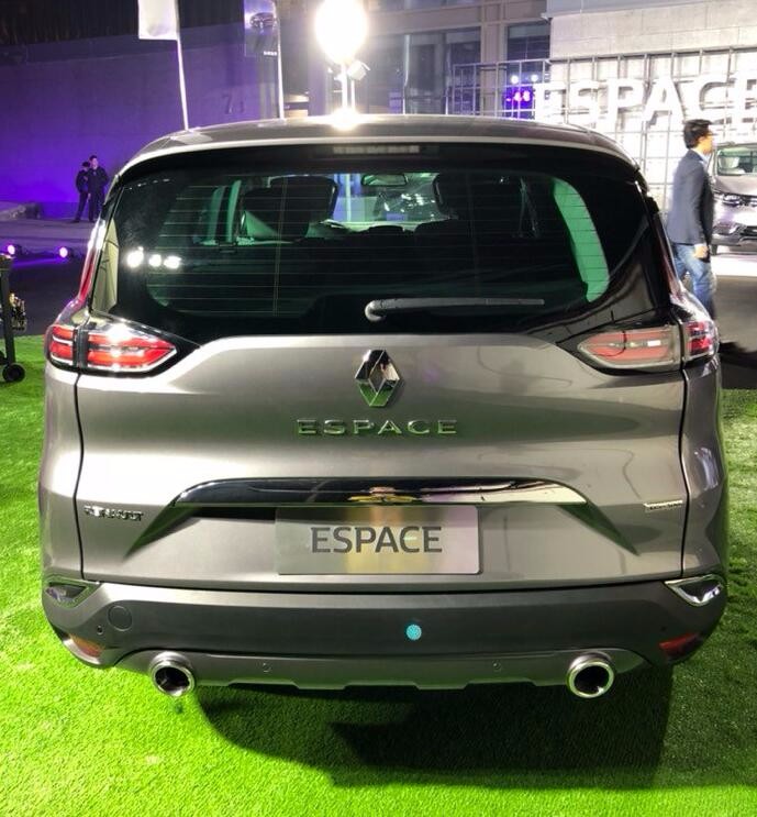 18万起售,法系浪漫跨界mpv,双边单出排气的雷诺espace