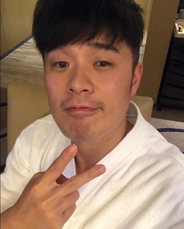 奔跑兄弟姐妹情深 陈赫躲在厕所感动 结果暴露了缺陷