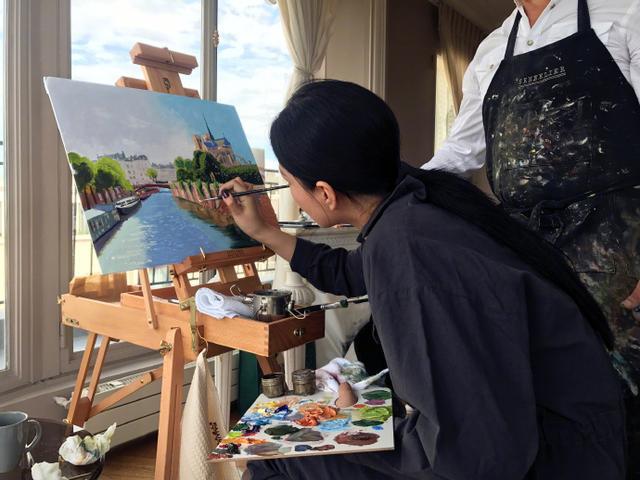 张馨予巴黎学油画,这个安静画画的美女子,比范冰冰漂亮多了