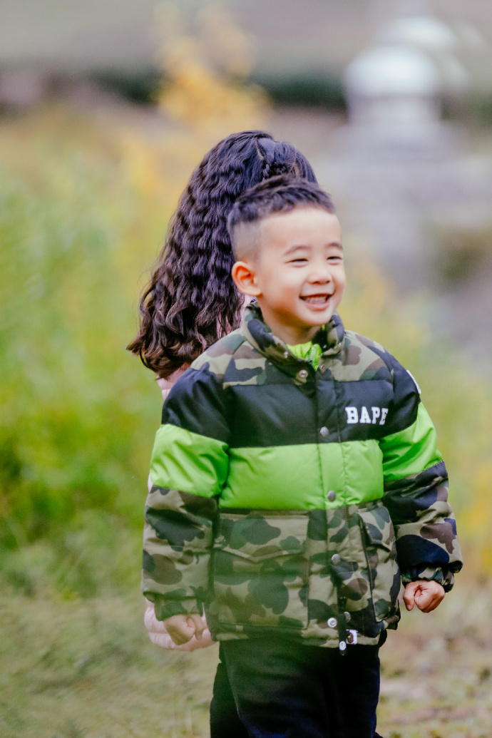 就在今天的11月8日,爸爸去哪儿5曝光了一组jasper在新一期节目花絮照