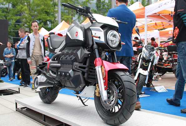 极具科技感的迷你小钢炮售价6000元但是发动机不尽人意