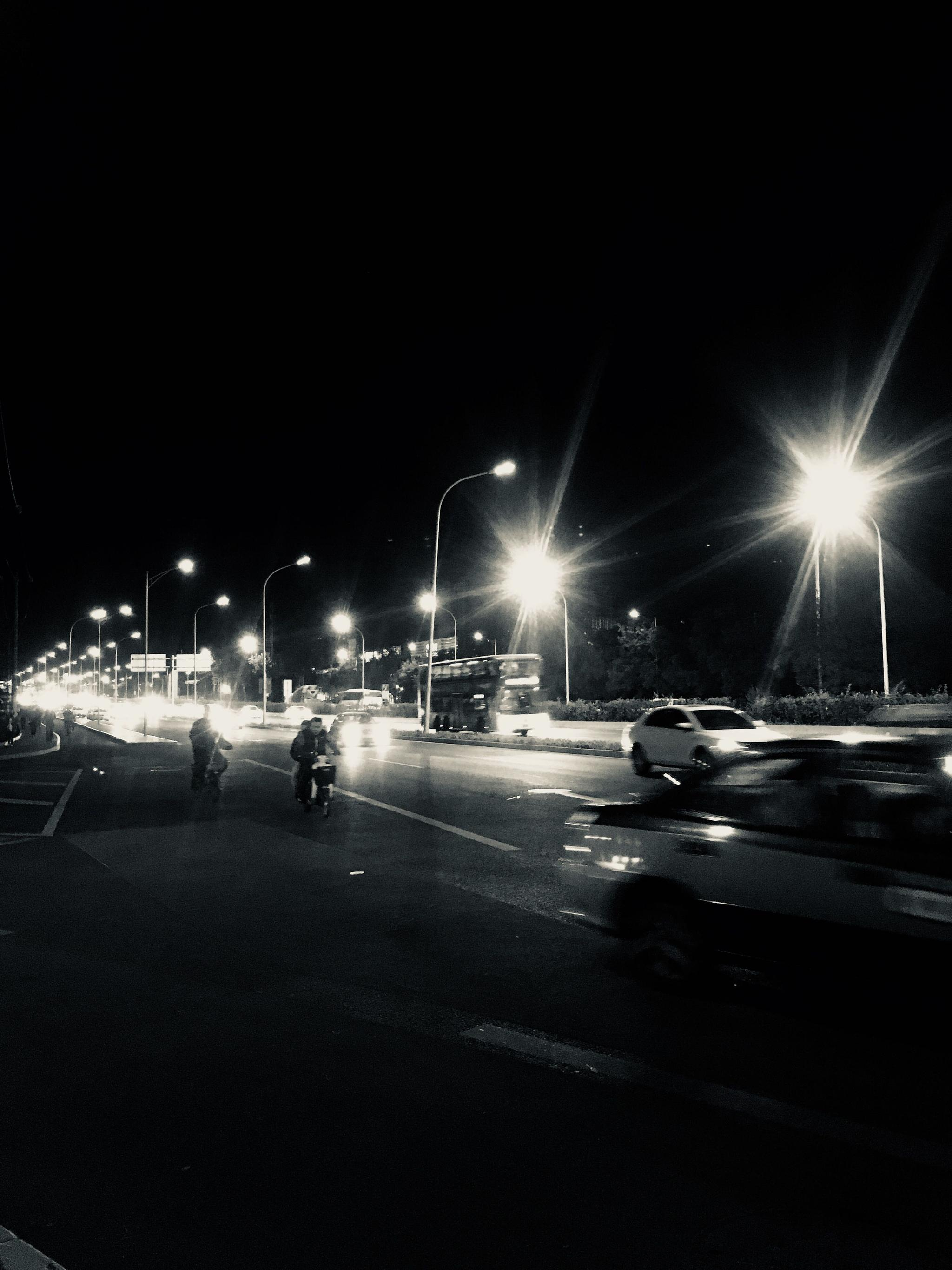 夜色中的城市寒风凛冽