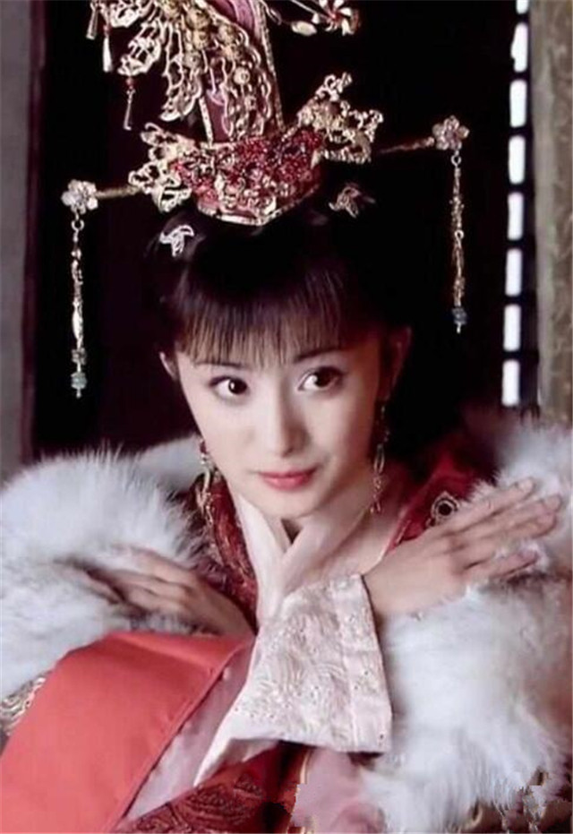 10年前她被称为"最美王昭君",今31岁坐拥豪华车,容貌成这样!