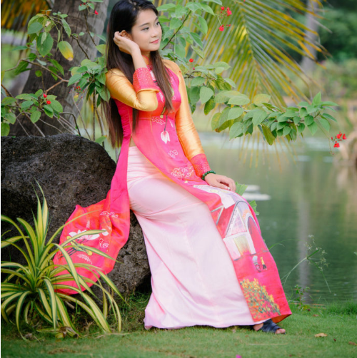 貌美如花的越南姑娘着丝滑般的奥黛写真清纯美丽美不胜收