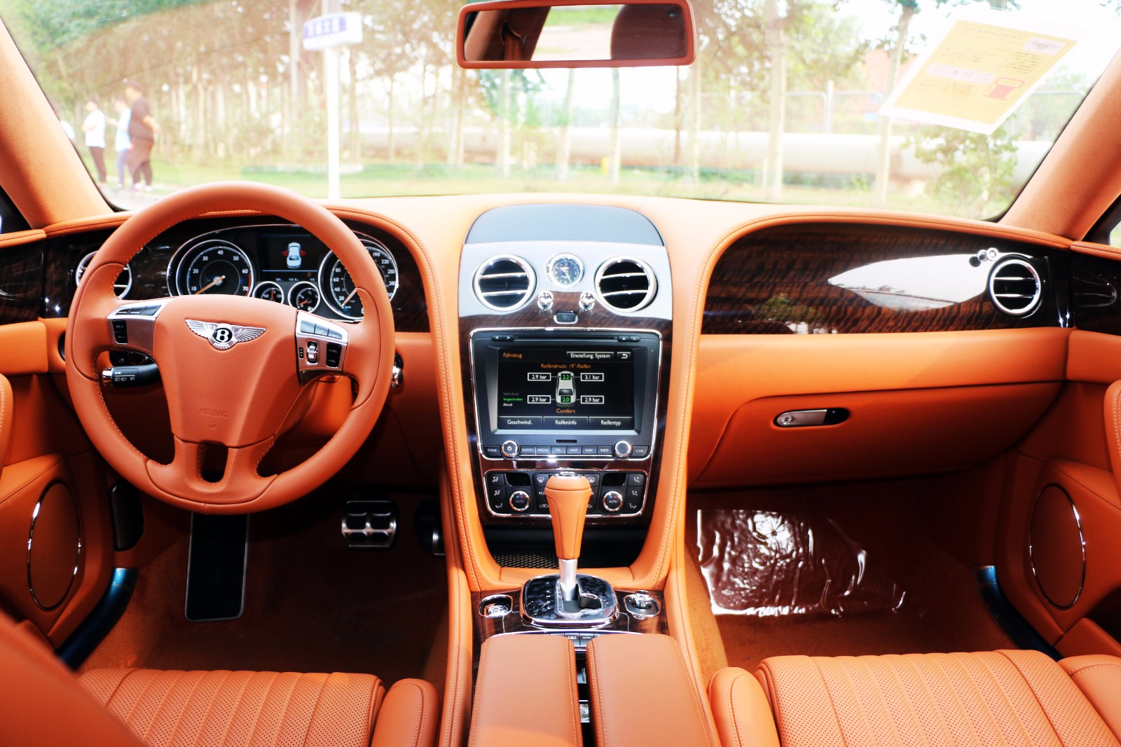 2017款宾利飞驰手工制作的内饰细节详拍