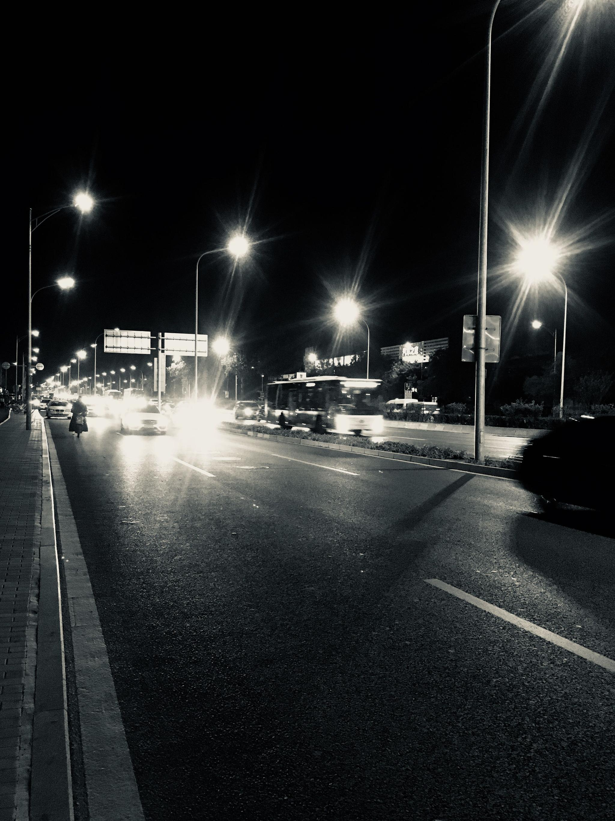 夜色中的城市寒风凛冽